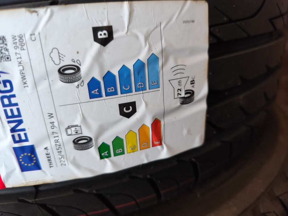 Pneus 225/45r17 Three A P606 Novos