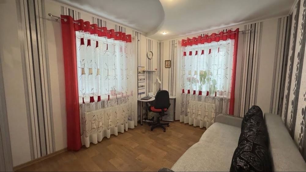 Продам двоповерховий будинок по вулиці Володимирскій