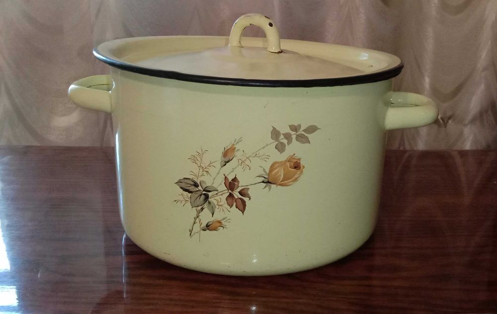 Большая эмалированная кастрюля, желтая. Объем 5 л. СССР