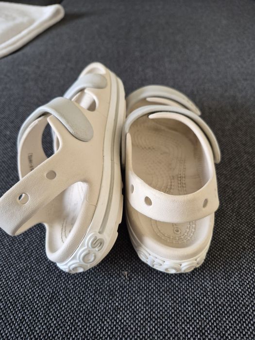 Sandały dziewczęce Crocs C13