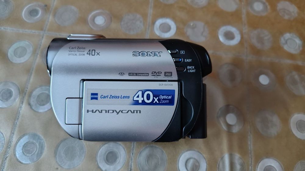 Терміново! Відео - фотокамера Sony + фірмова сумка (слінг). Торг.