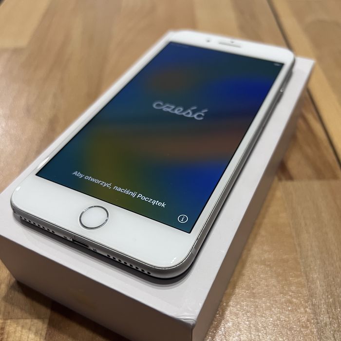 iPhone 8 Plus stan b.dobry pudełko ładowarka etui