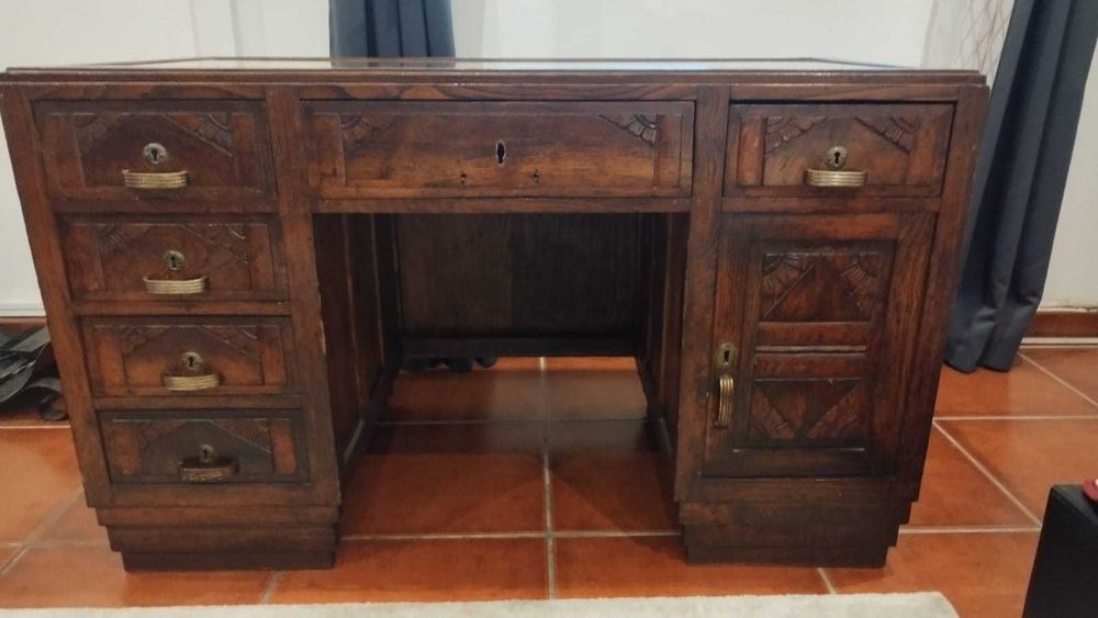 Mesa e cadeira Antigas (Séc.XlX-Como Novas)