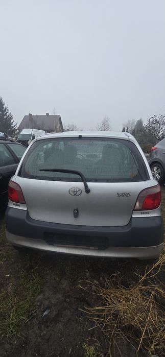 Klapa bagażnika tylna Toyota Yaris I 2002r 199