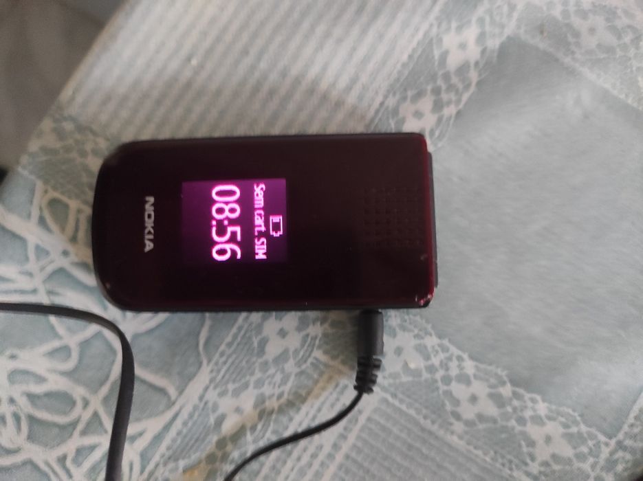 Nokia 2720a-2 usado