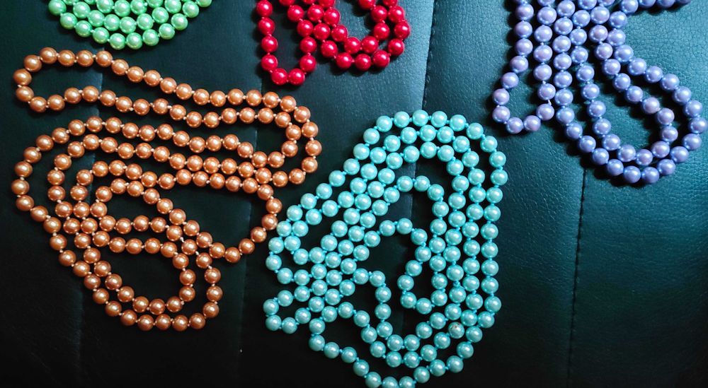 Perły supełkowane, 5 sznurów, różne kolory, 125zł za jeden sznur