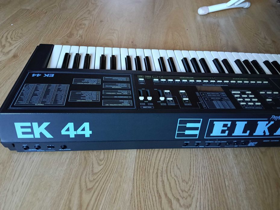 Sintetizador Elka EK-44