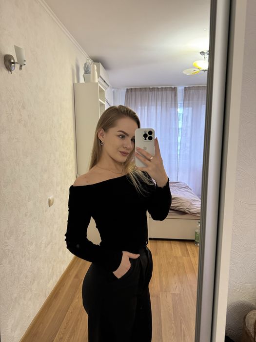 Кофта зі спущеними плечима