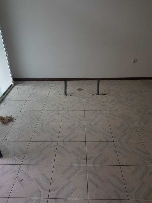 Loja para vender em Tondela. Boa localização.