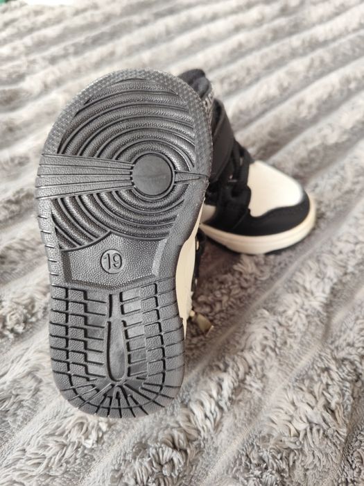 Кросівки 19 розмір нові