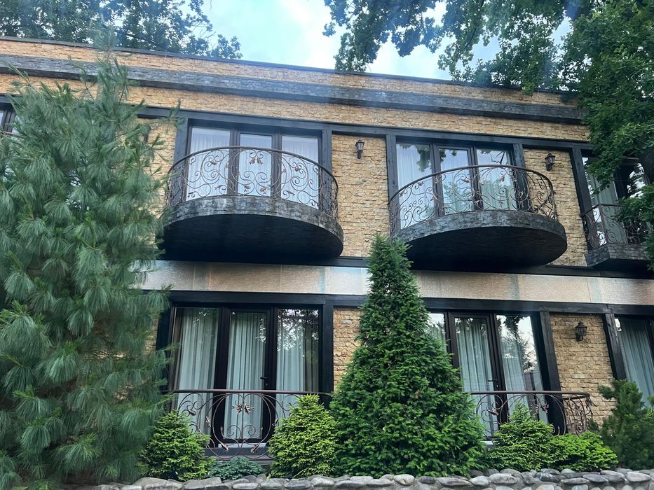 Будинок біля річки