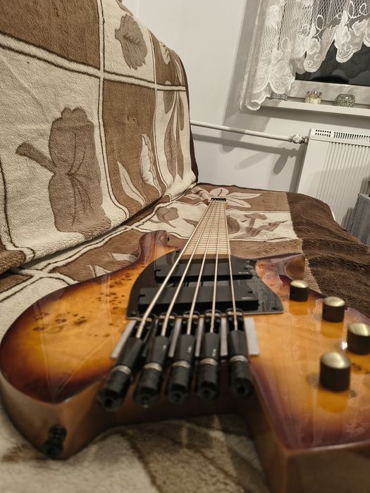 Ciekawa gitara basowa headless multiskala 5 EMG 45DC