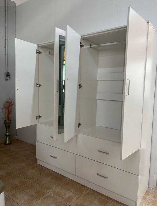 Roupeiro 4 portas novo Levamos a sua casa Envio gratis