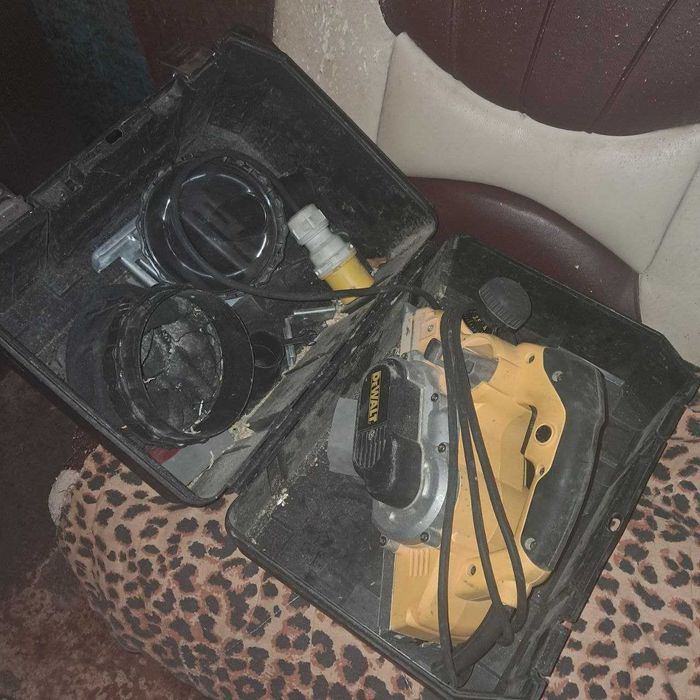 Электрический рубанок DeWALT