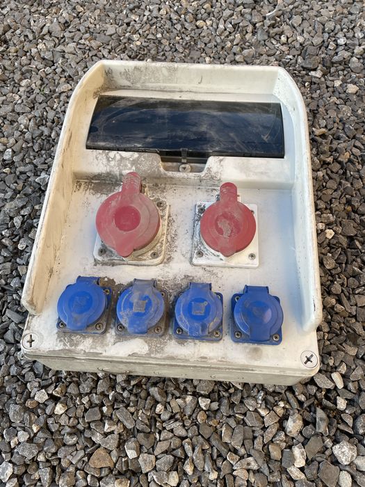 Skrzynia, skrzynka elektryczna, rozdzielnica, zabezpieczenie