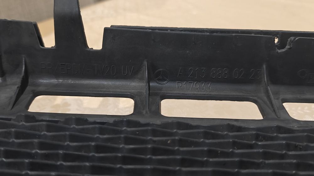 Grelha Mercedes E300