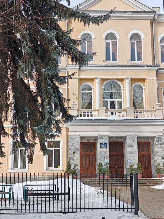 Оренда велика квартира в центрі міста.