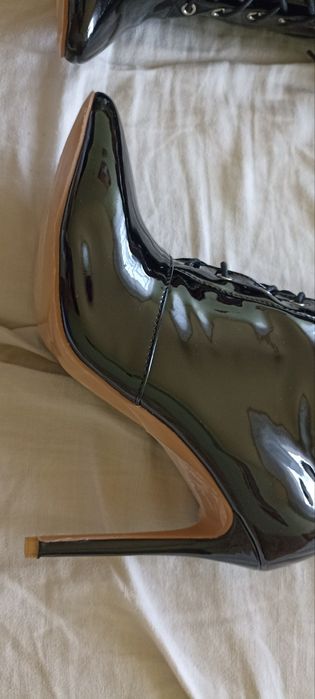 Czarne lateksowe seksowne kozaki za kolano sznurowane z suwakiem 41 42