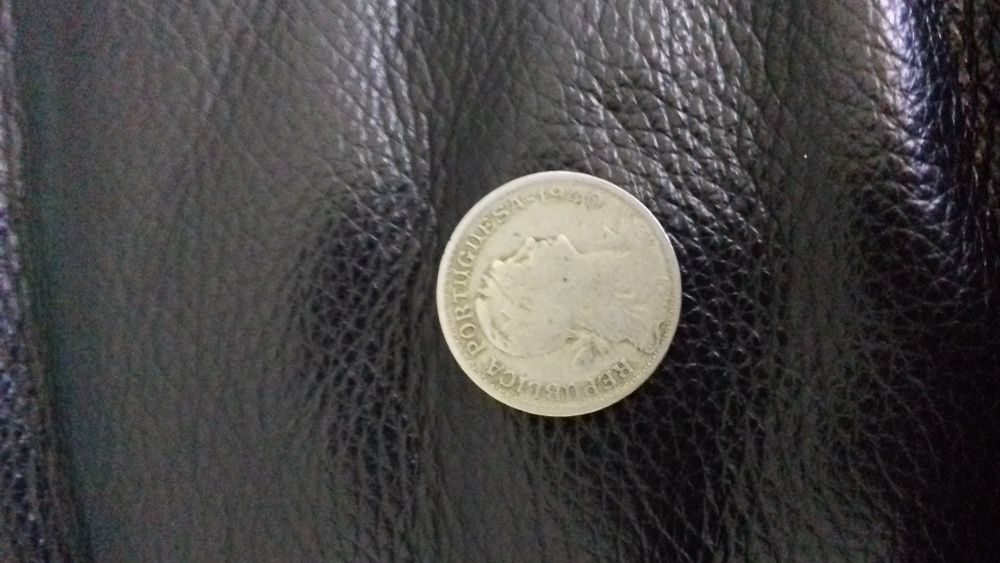 Moeda 50 centavos e 1 Escudo