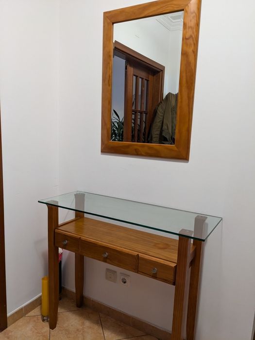 Móvel de entrada com espelho