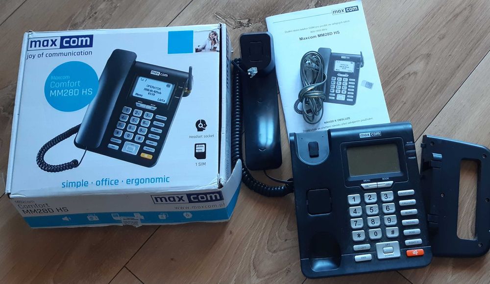 2 aparaty telefoniczne stacjonarne.