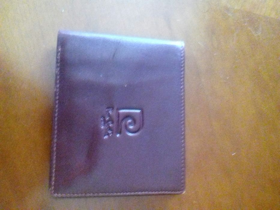 Carteira em pele