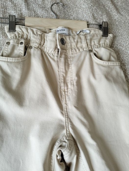Джинси бежеві Bershka