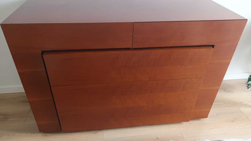 Comoda em cerejeira maciça+ mesa de cabeceira