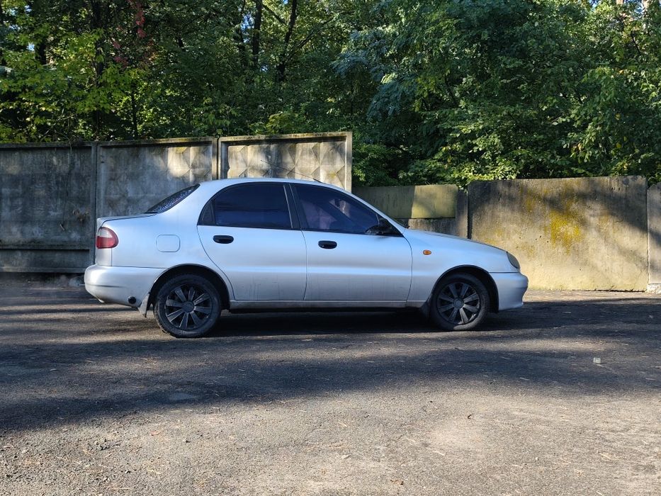 Део Ланос 2004року