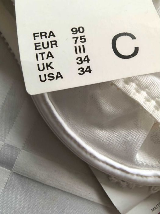 Viralowy koronkowy biustonosz biały damski miękki marki Chantelle rozmiar 75C