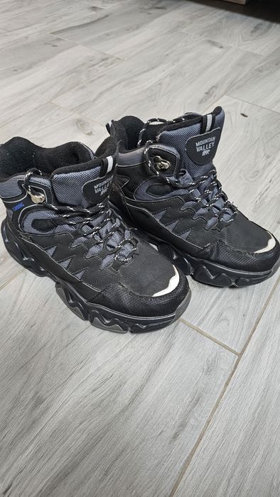 Зимові кросівки  б/у