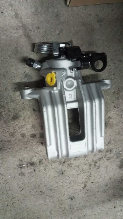 Pinça de travão traseiro Trw