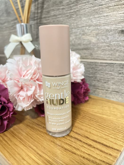 Nowy podkład AA Wings of Color Gentle Nude w odcieniu 402 Vanilla.