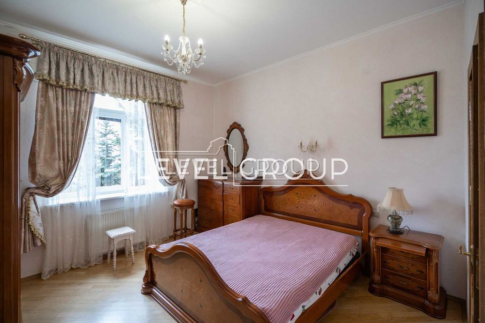 Елітний заміський будинок 419 м² з повноцінним цокольним поверхом у закритому котеджному містечку