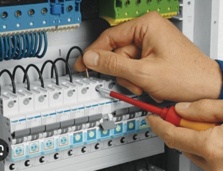 Електрик Терміновий виклик усунення пошкоджень Підключаєм Генератори