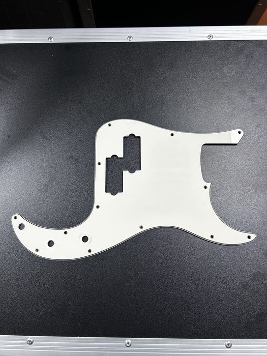 Pickguard para Fender Precison Bass