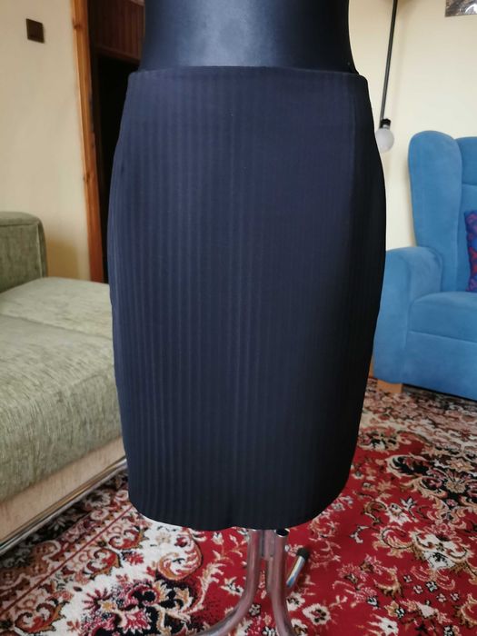 Garsonka czarna w prążki