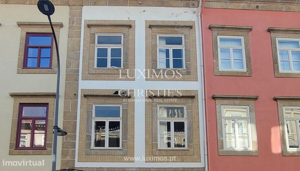 Loja à venda na Rua de Cedofeita, no centro do Porto