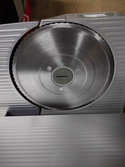 Máquina /Cortador de Charcutaria (Alimentação)