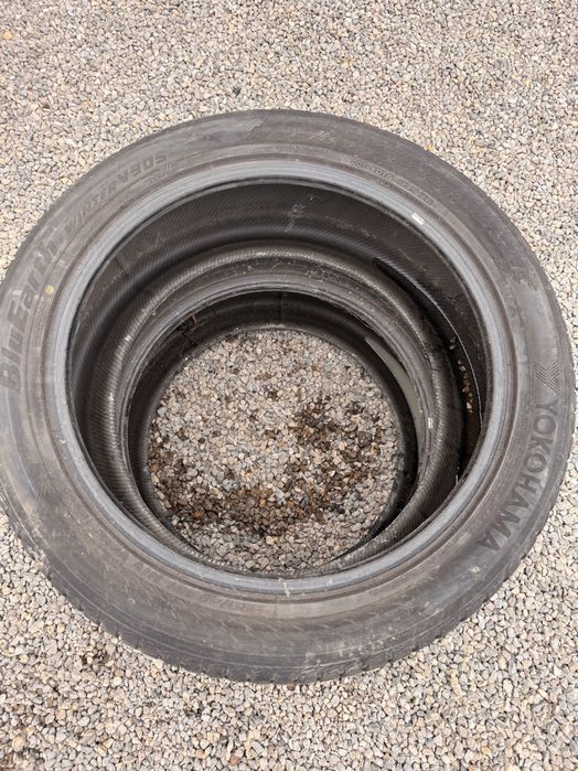 Opony zimowe Yokohama BluEarth 295/40 R21