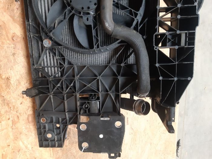 Chłodnica/ belka przednia Renault Scenic 3 2009r. diesel