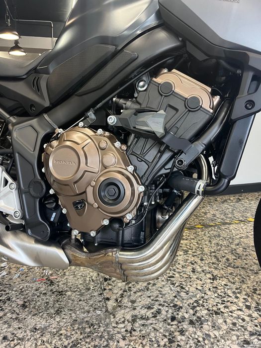 Honda CB 650 RA de 2023 Absolutamente como Nova. Com 1280 Kms. Extras