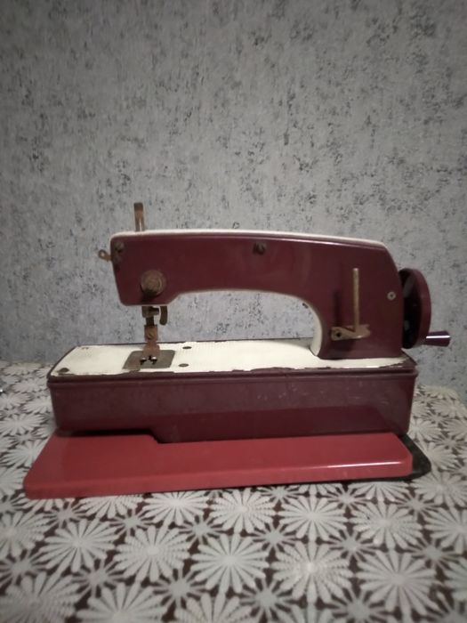 Машинка швейна дитяча під реставрацію