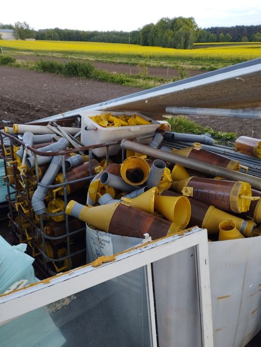 Stanowiska dla świń 114szt + linia paszowo wodną klatki