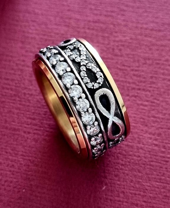 Anel bicolor, em aço, com zirconias e infinitos. Anti-stress. T17
