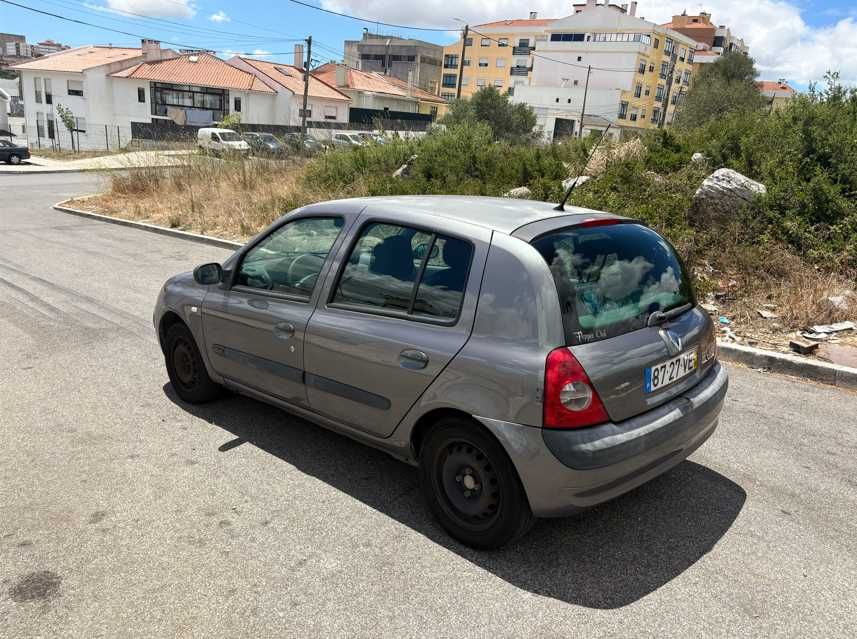 Renault Clio II 1.2 16V (2003) - Fumo no Motor (Recuperação/Peças)