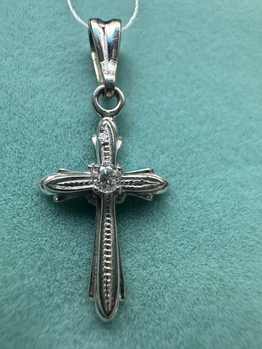 Золотой крестик с бриллиантом