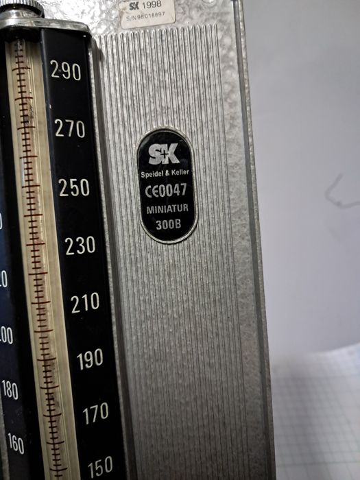 Aparelhos antigos de medir tensão