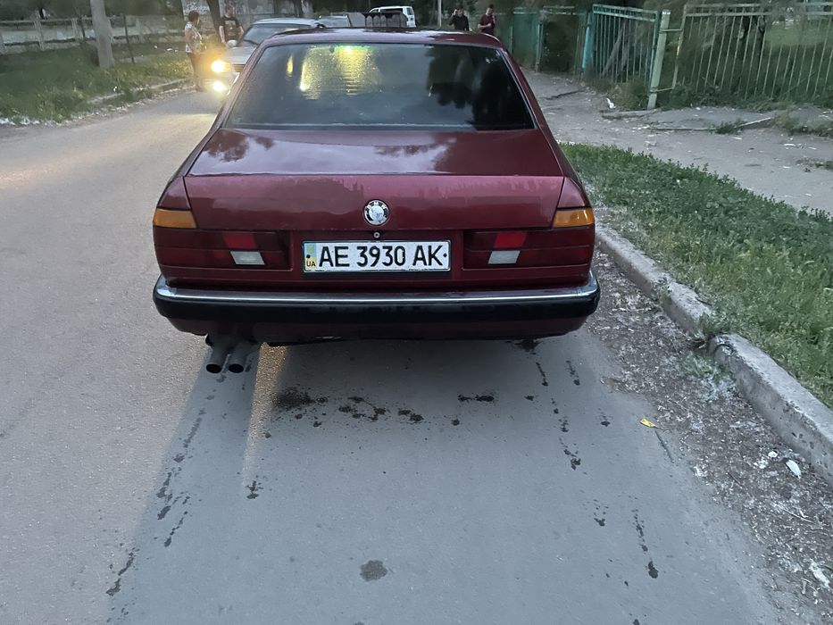Продам бмв 7 е32