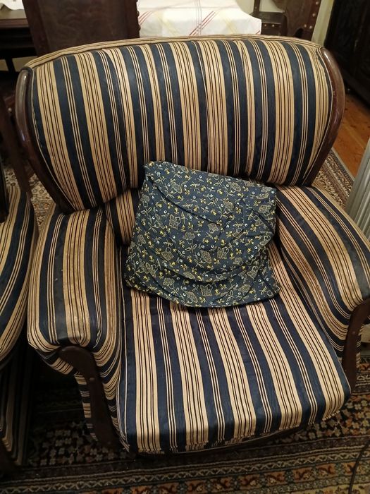 Duas Poltronas / Cadeirão / sofá individual